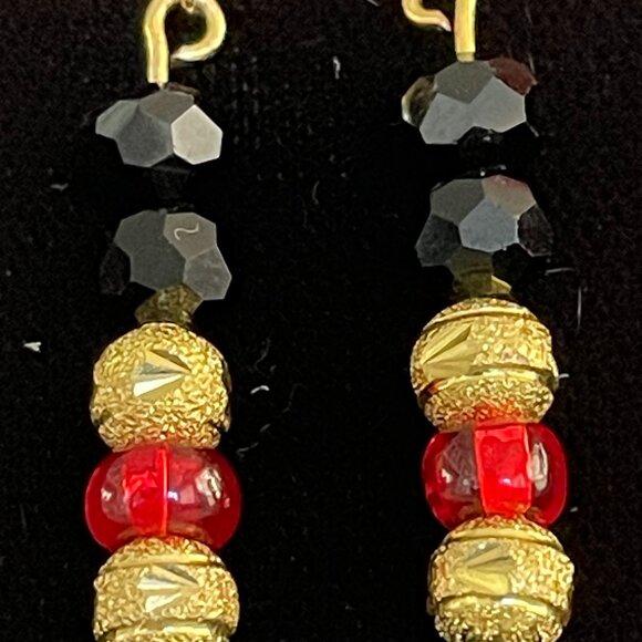 Beaded Dangle Pierced Earrings Gold Black Red - Picture 2 of 3